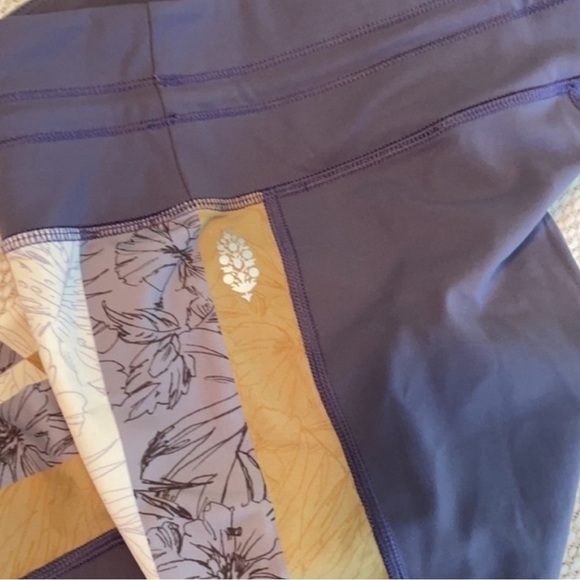 Free People Movement Mid Rise Fired Up Athleasure leggings Sz XS - Picture 4 of 5